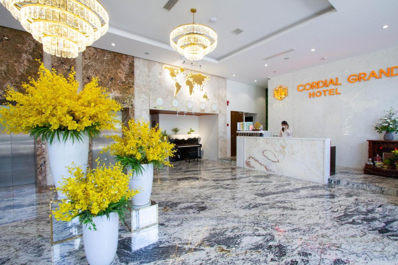 Cordial Grand Hotel Da Nang Beach - Infinity Rooftop Pool エクステリア 写真