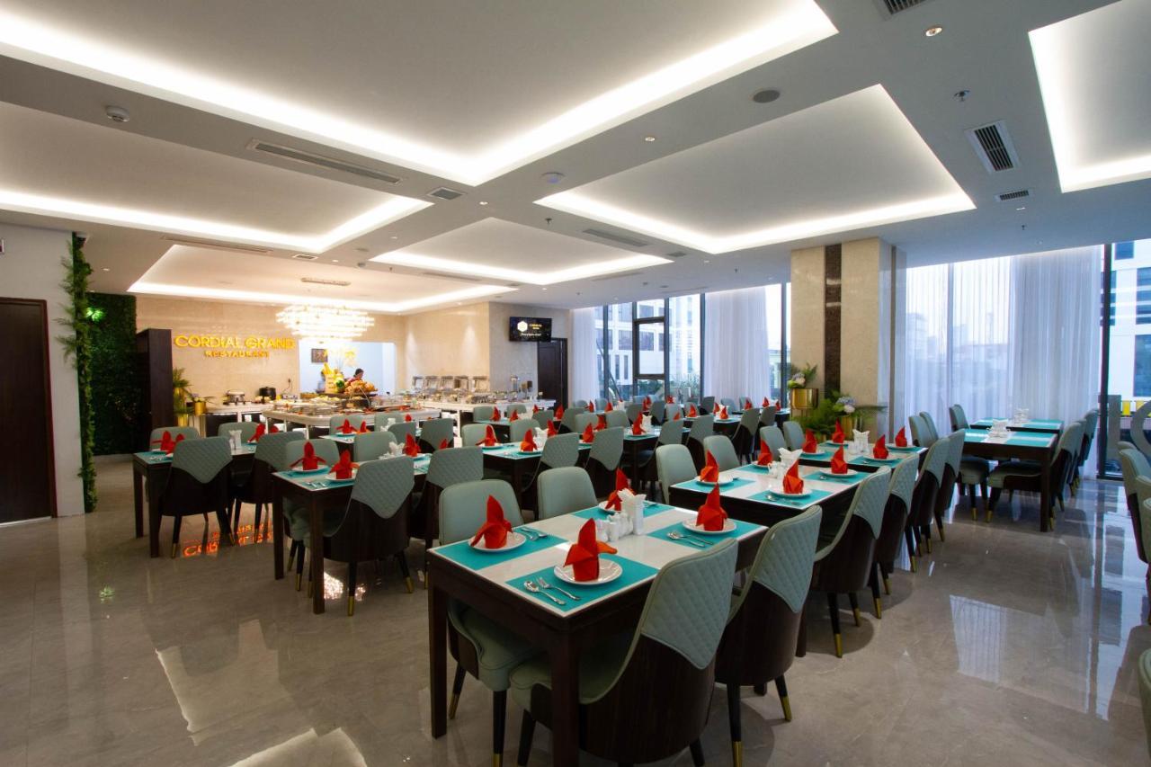 Cordial Grand Hotel Da Nang Beach - Infinity Rooftop Pool エクステリア 写真