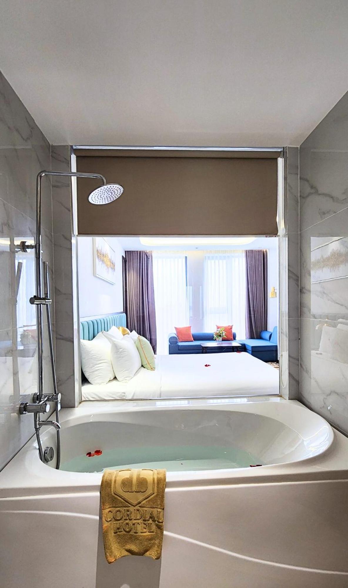 Cordial Grand Hotel Da Nang Beach - Infinity Rooftop Pool エクステリア 写真