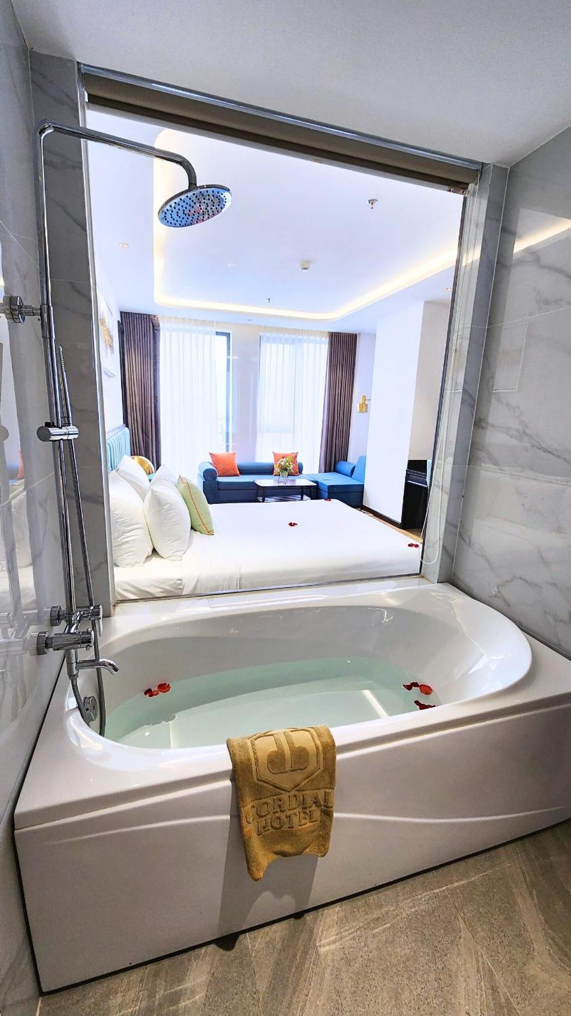 Cordial Grand Hotel Da Nang Beach - Infinity Rooftop Pool エクステリア 写真